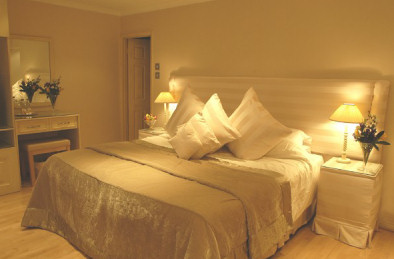 http://xaydung.jcapt.com/img1/store/phongngu/london-hotel-bedroom.jpg